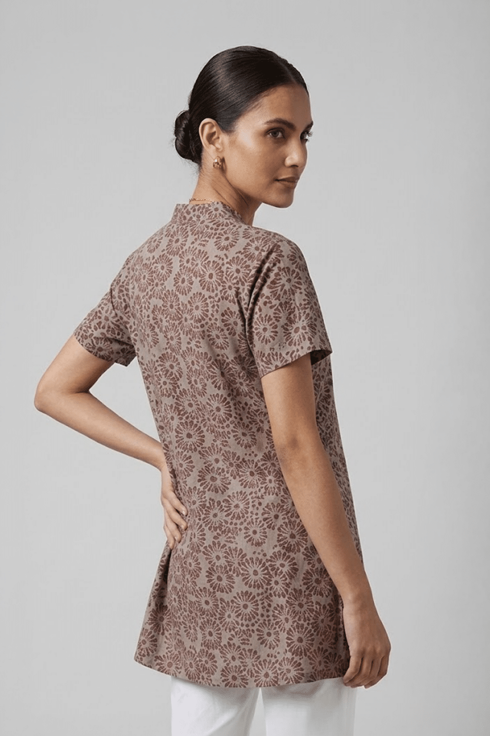 Mauve Floral Cotton Tunic with short sleeves and V-neckline
